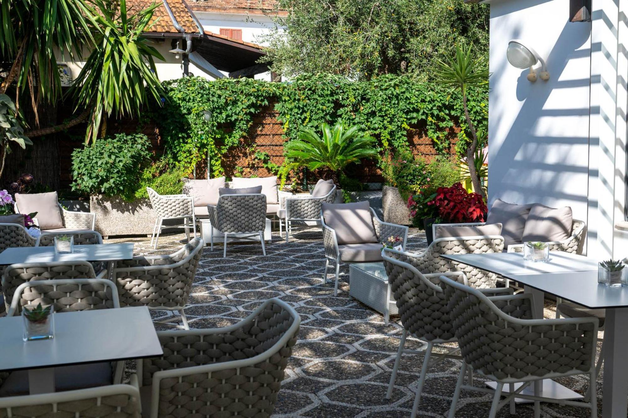 Hotel Helios Diano Marina Exterior photo
