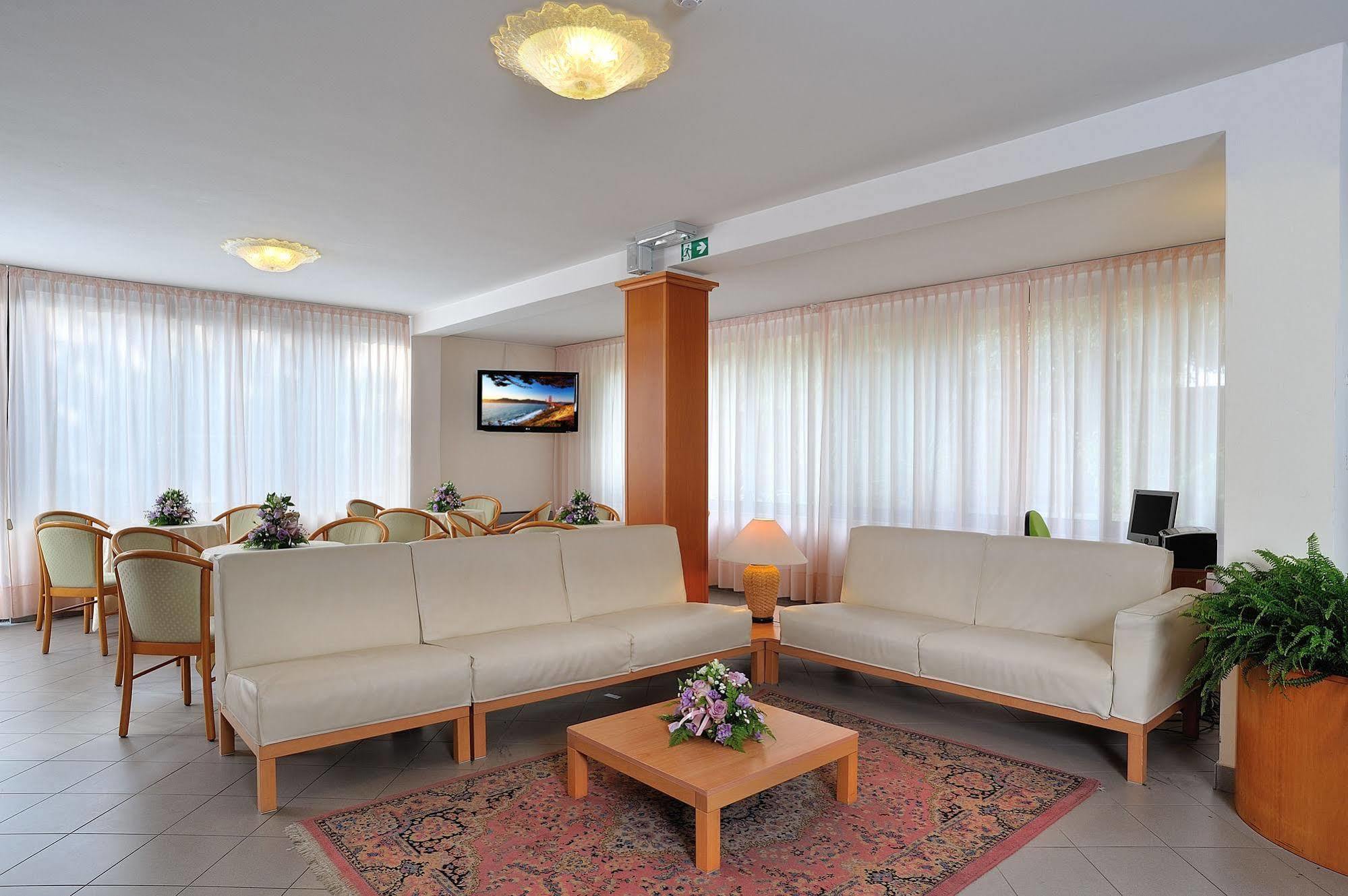 Hotel Helios Diano Marina Exterior photo