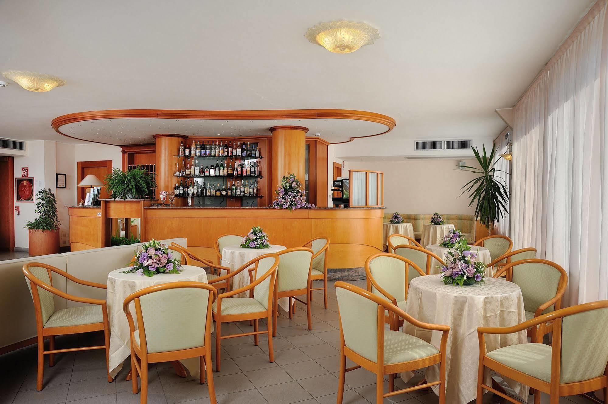 Hotel Helios Diano Marina Exterior photo